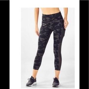 Fabletics Mila/On The Go High Waisted Capri. SM